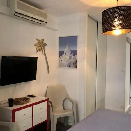 303, Héliopolis J Au Village Naturiste * Agde