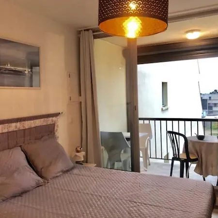 303, Héliopolis J Au Village Naturiste