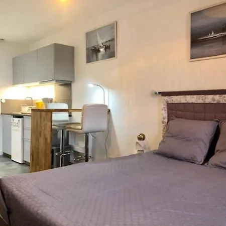 303, Héliopolis J Au Village Naturiste Agde