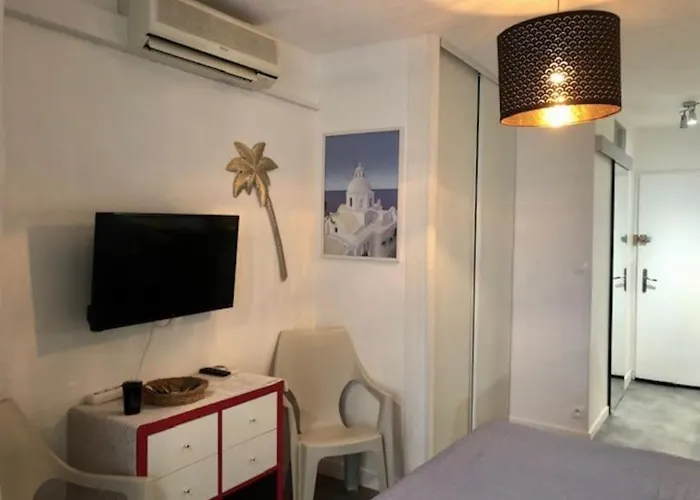 303, Héliopolis J Au Village Naturiste * Agde