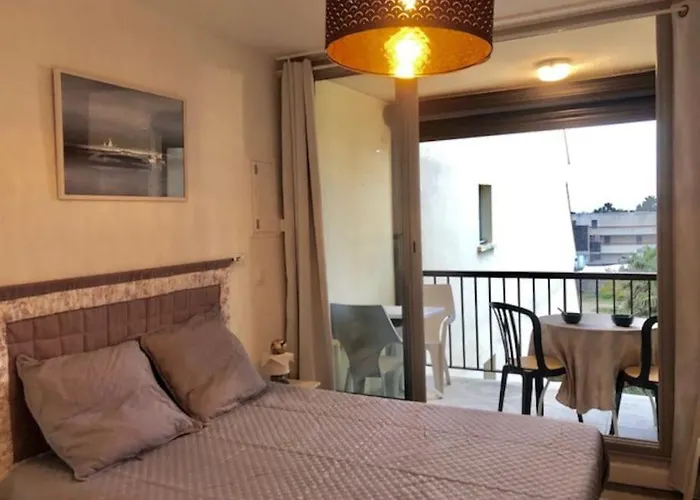 303, Héliopolis J Au Village Naturiste