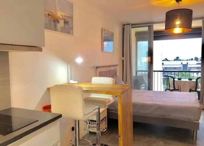 303, Héliopolis J Au Village Naturiste Agde