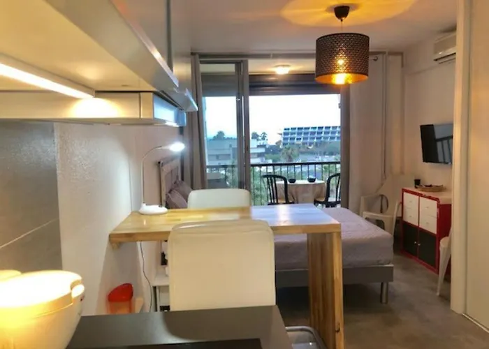 303, Héliopolis J Au Village Naturiste * Agde