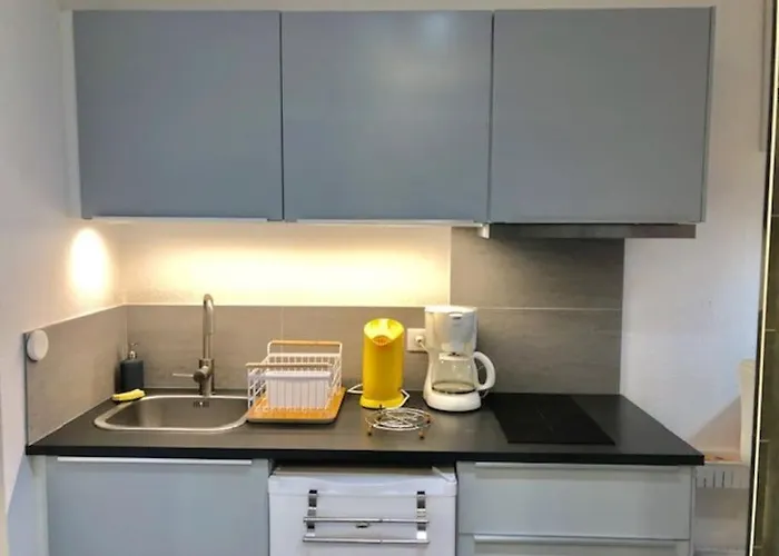 303, Héliopolis J Au Village Naturiste